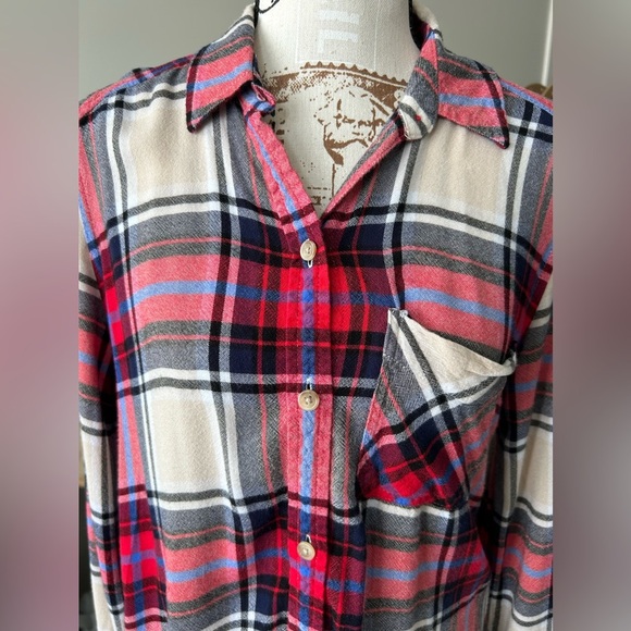 American Eagle women’s Boyfriend Fit 100% viscose flannel size small - Picture 2 of 9